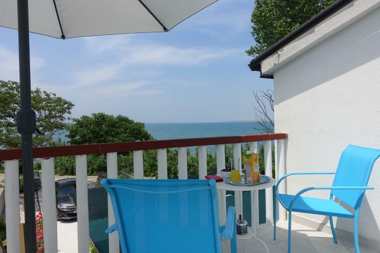 Apartman Joy Nin Extérieur photo